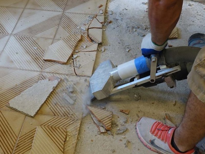 flooring-removal1-588x528